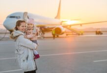 Cómo viajar con un bebé en avión